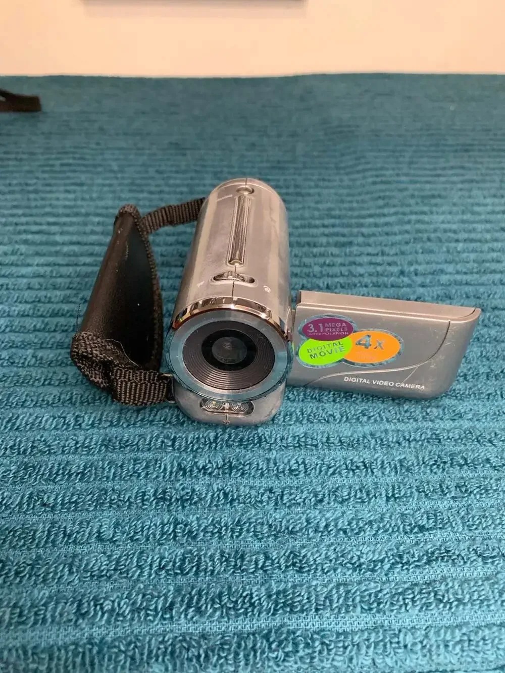 Nikon COOLPIX S3100 14.0MP & 3.1 Megapixels Digital Video Cameras